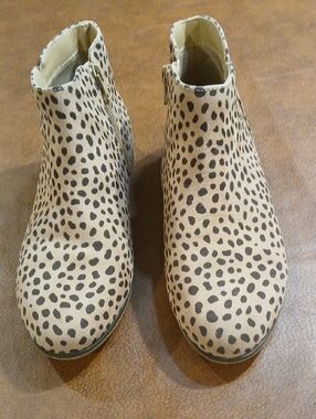 Cat & Jack Cheetah Print Ankle Booties in Tan and Black
